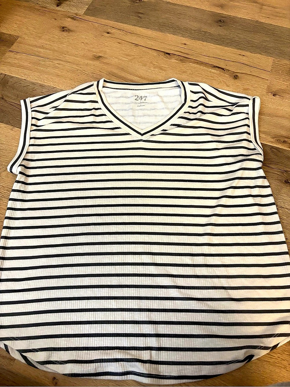 Striped T-Shirt in White & Olive Size Large